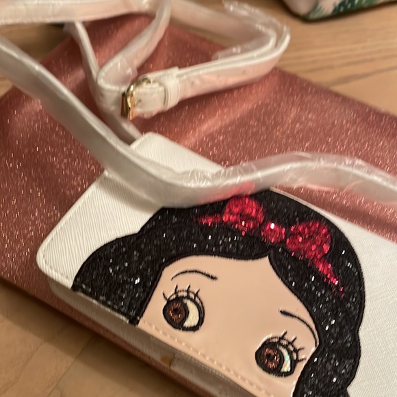 Disney Danielle Nicole strapped wallet NWT sequin face Snow White - Picture 2 of 7